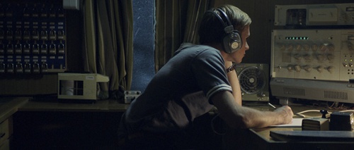 un-homme-a-la-radio-jpg