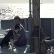 un-marin-et-le-chien-du-navire-jpg