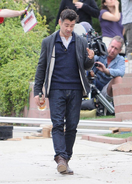 colin-farrell-avec-une-bouteille-jpg