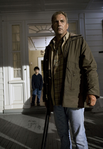 gattlin-griffith-kevin-costner-arme-jpg
