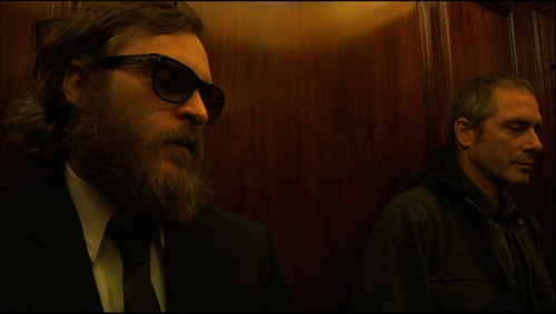 joaquin-phoenix-dans-l-ascenseur-jpg