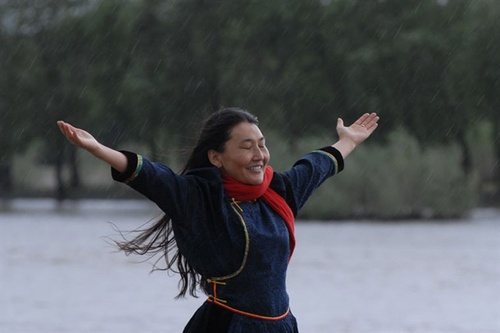 urna-chahar-tugchi-sous-la-pluie-jpg