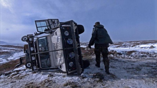 une-voiture-renversee-jpg