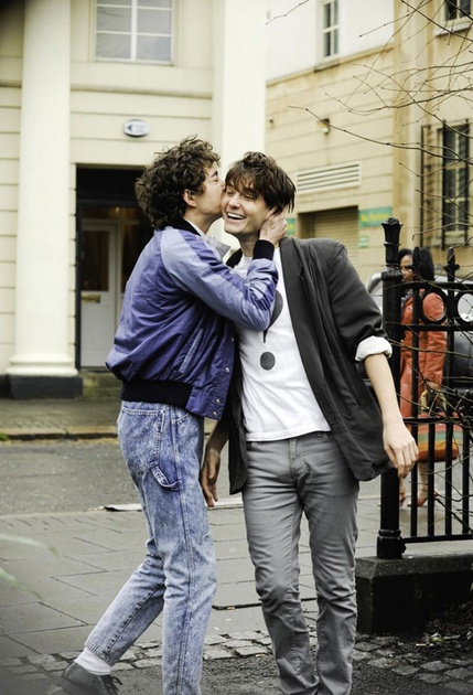 robert-sheelan-embrassant-ben-barnes-jpg