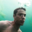 un-homme-dans-l-eau-jpg