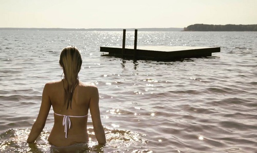 une-femme-se-baigne-jpg