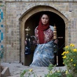 femme-portant-une-chicha-jpg