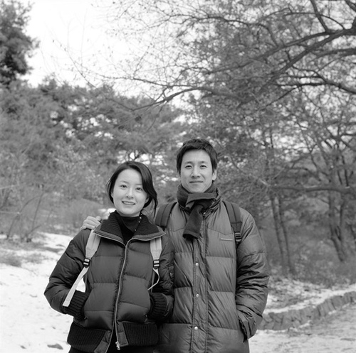 jingu-et-oki-en-noir-et-blanc-pour-le-film-oki-s-movie-jpg