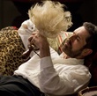 rupert-everett-avec-un-plumeau-pour-le-film-oh-my-god-jpg