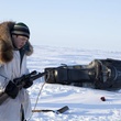 josiah-patkotak-avec-une-arme-dans-on-the-ice-jpg