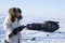 josiah-patkotak-avec-une-arme-dans-on-the-ice-jpg
