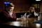 brendan-gleeson-et-don-cheadle-accoudes-au-bar-dans-le-film-l-irlandais-jpg