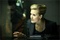maggie-grace-derriere-la-vitre-jpg