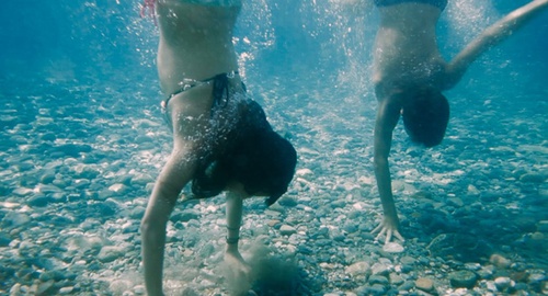enfants-sous-l-eau-jpg
