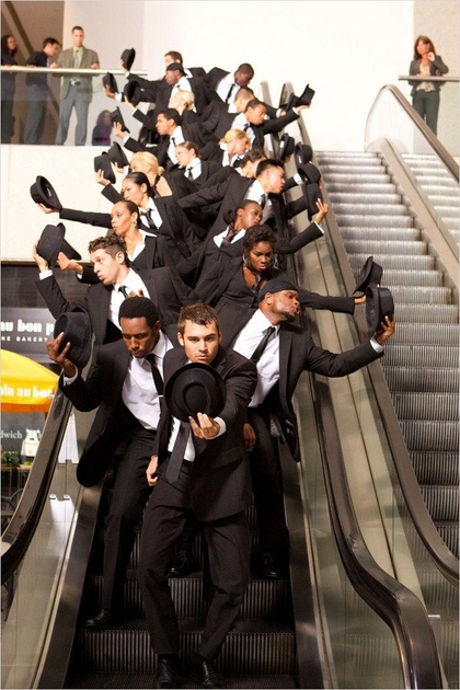 une-troupe-de-danseurs-jpg