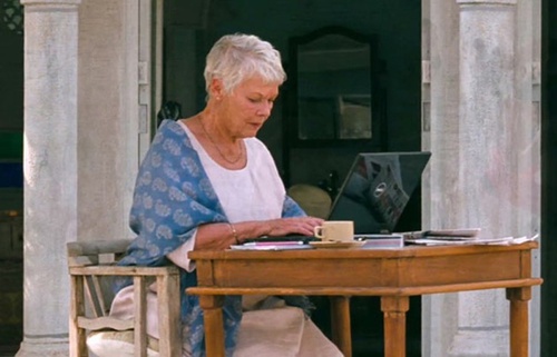 judi-dench-sur-son-ordi-jpg
