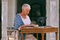 judi-dench-sur-son-ordi-jpg
