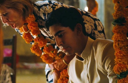 penelope-wilton-et-dev-patel-jpg