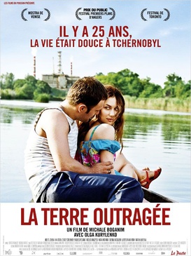 Affiche du film La Terre outragée 