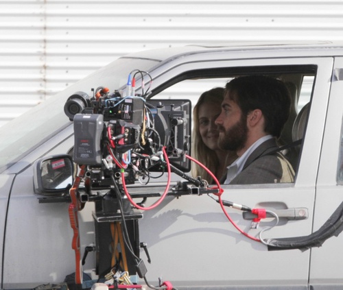 jake-gyllenhaal-melanie-laurent-photo-de-tournage-an-enemy-png