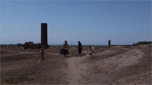 photo-13-du-film-le-fils-du-marchand-d-olives-jpg