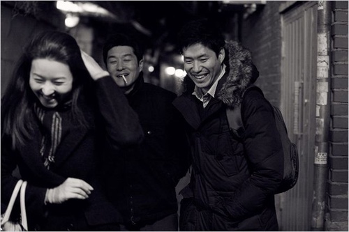 photo-6-du-film-the-day-he-arrives-jpg