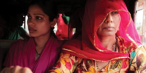 freida-pinto-a-gauche-jpg