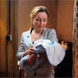 catherine-frot-et-un-bebe-jpg