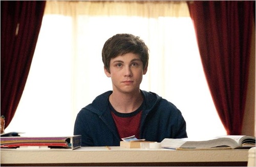 l-acteur-logan-lerman-jpg