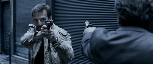 mathieu-kassovitz-avec-son-arme-jpg