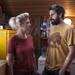 Grégoire Ludig et Virginie Efira  dans le film "Et Ta Soeur" cuisine