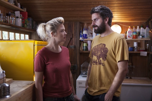 Grégoire Ludig et Virginie Efira  dans le film "Et Ta Soeur" cuisine