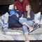 Grégoire Ludig, Virginie Efira et Géraldine Nakache dans le film "Et Ta Soeur" sur le sofa - Et Ta Soeur 