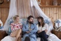Grégoire Ludig, Virginie Efira et Géraldine Nakache dans le film "Et Ta Soeur" lit 