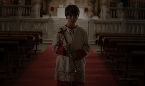 monaguillo-en-basilica-con-adorno-jpg