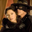 catherine-zeta-jones-dans-les-bras-d-antonio-banderas-jpg