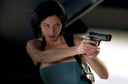 sienna guillory arm  
