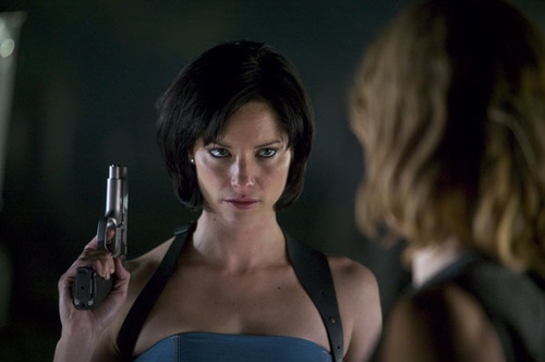 sienna guillory enface de milla