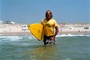 Jean Dujardin et sa planche de surf
