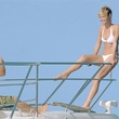 jessica alba a la proue du bateau