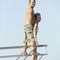 scott caan et ashley scott a l avant du bateau - Bleu d'enfer 