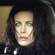 kate beckinsale au volant