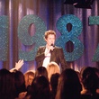 hugh grant alex fletcher sur scene - Le Come Back