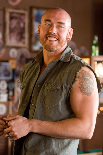 Kevin Durand 2 - Bande de sauvages