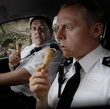 nick-frost-simon-pegg-mangent-une-glace-jpg
