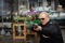 simon-pegg-arme-a-la-main-jpg