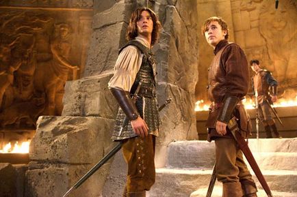 ben barnes william moseley et au fond skandar keynes