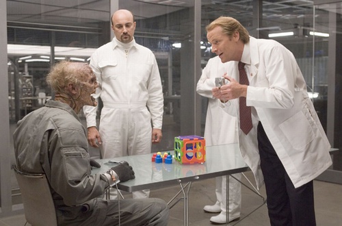 iain glen a droite