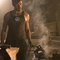 robert downey jr tony stark faisant son armure - Iron Man - Iron Man 