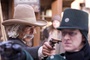 sam elliott menace avec un pistolet